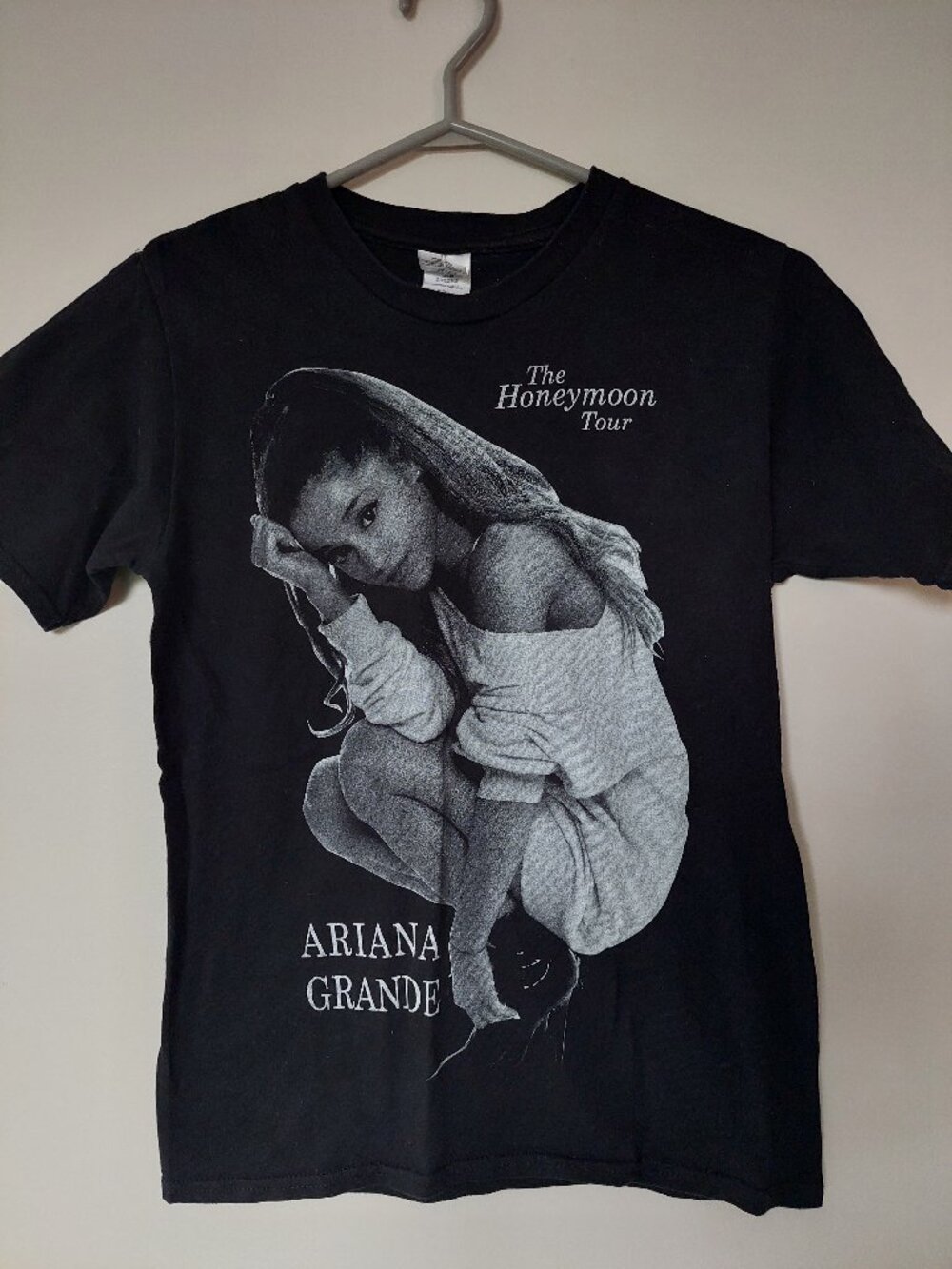 Ariana Grande The Honeymoon Tour graphic t-shirt  Women's XS